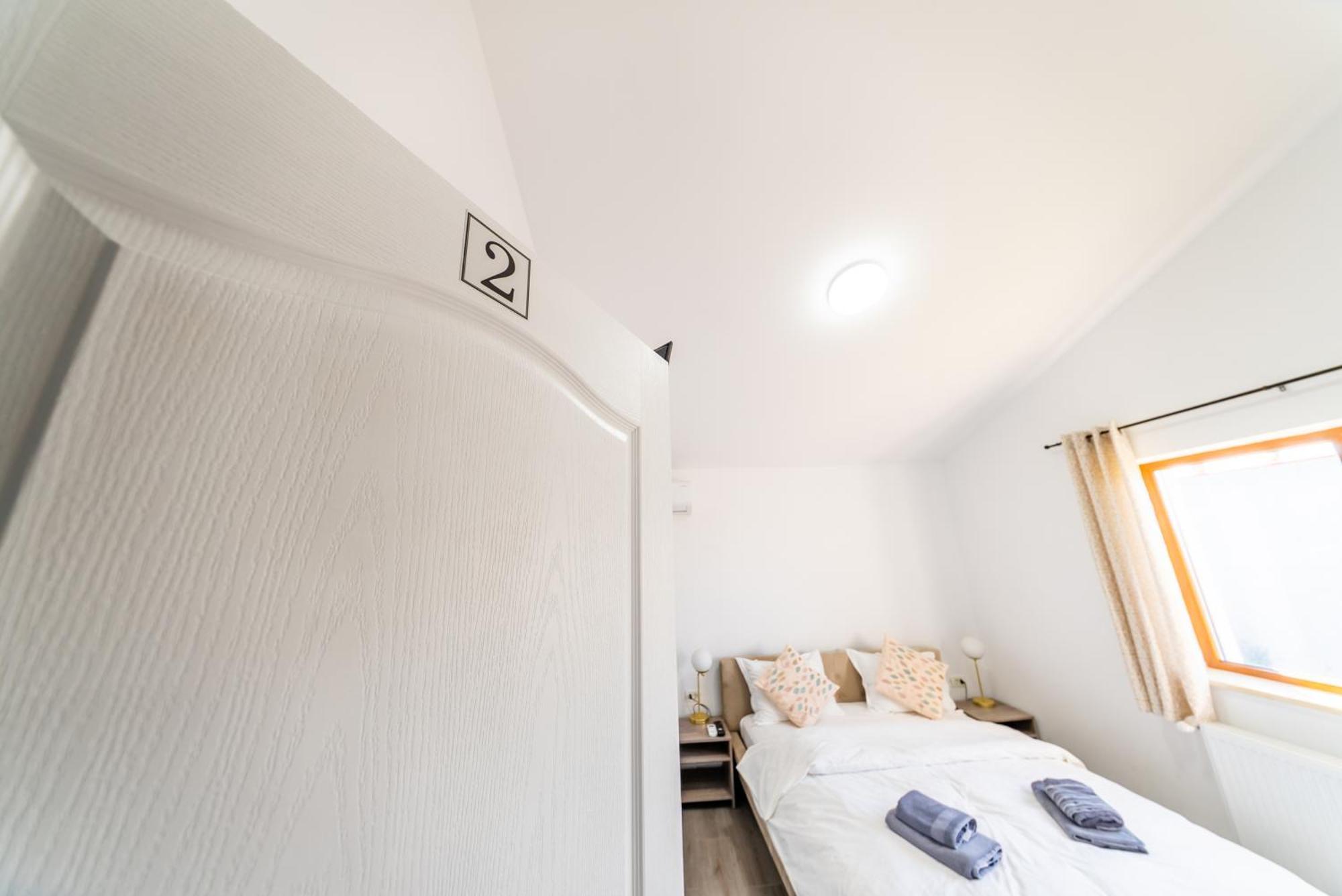 Appartement La Casa Blanca à Vladimirescu Extérieur photo